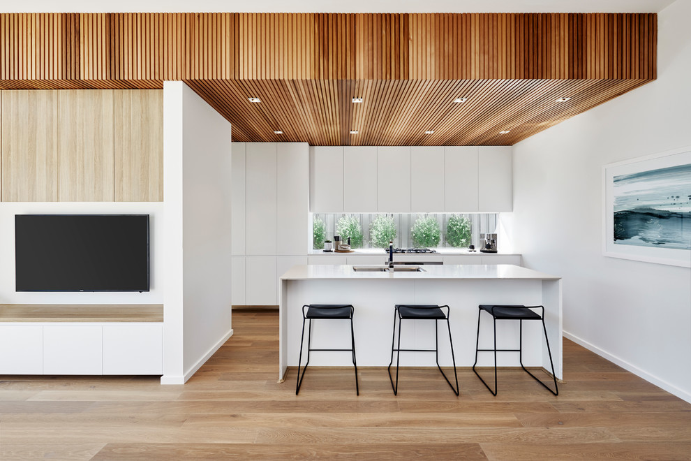 Inspiration for a large modern kitchen in Canberra - Queanbeyan.