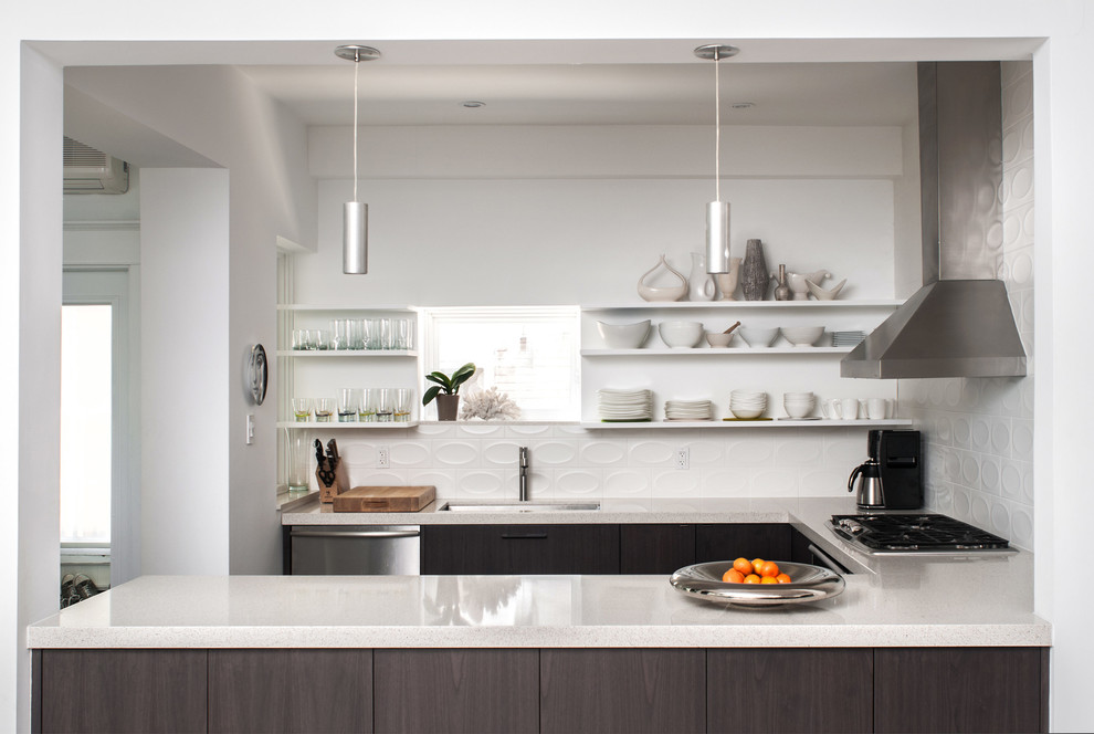 Design ideas for a contemporary kitchen in Toronto with stainless steel appliances.