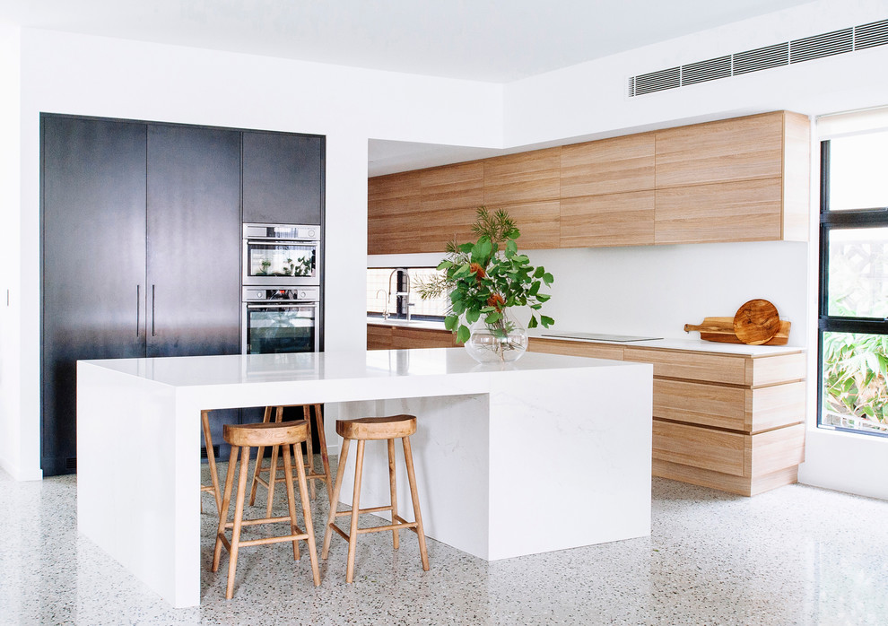 Kitchen - contemporary kitchen idea in Gold Coast - Tweed