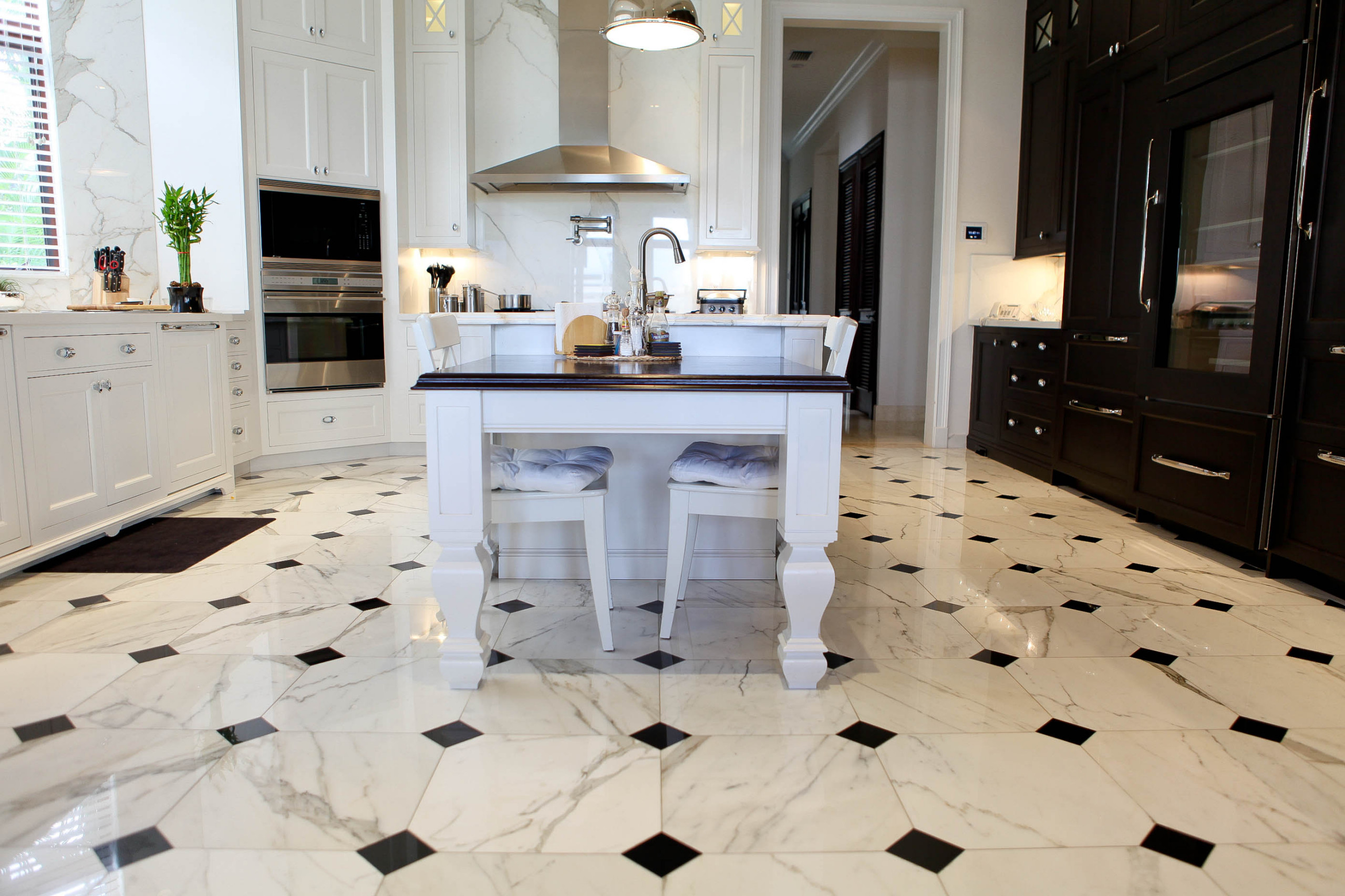 75 Beige Marble Floor Kitchen Ideas You'll Love - February, 2024 | Houzz