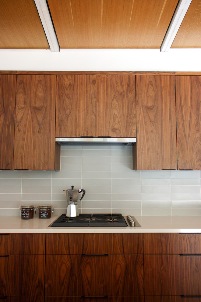 Example of a mid-century modern kitchen design in Detroit