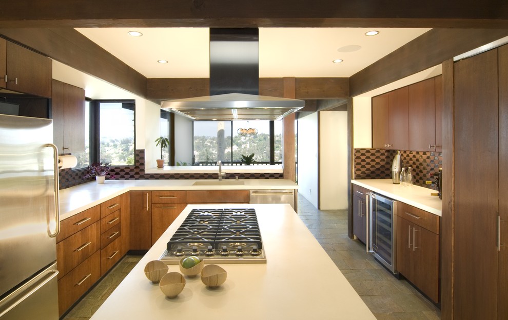 Kitchen - modern kitchen idea in San Diego