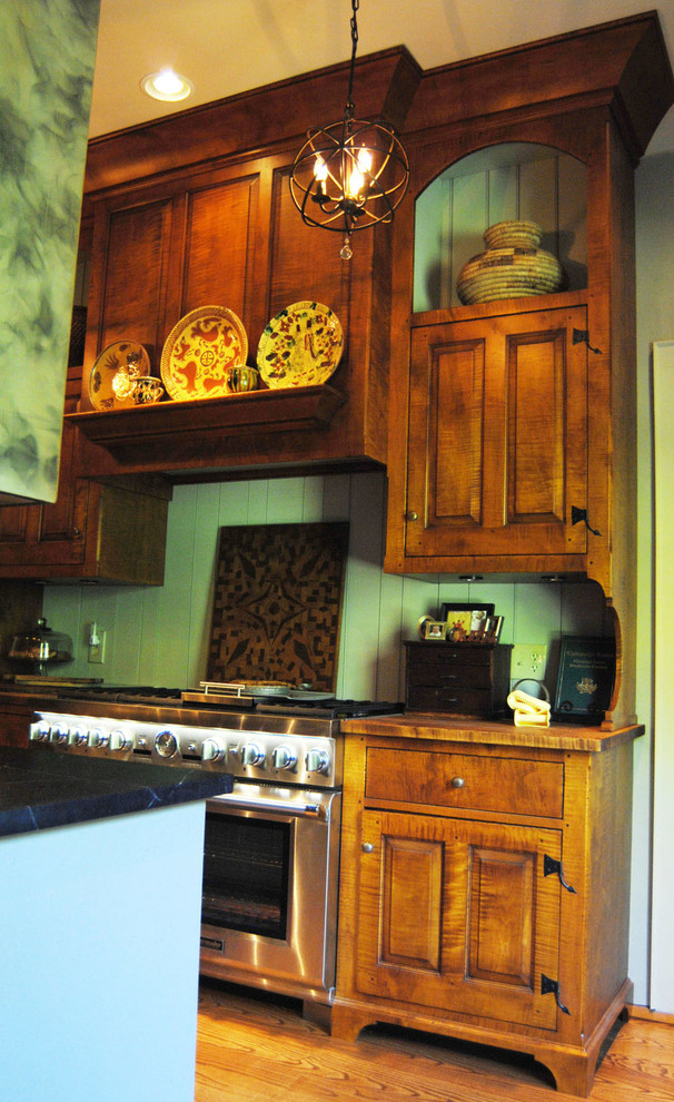 Example of a cottage kitchen design in Columbus