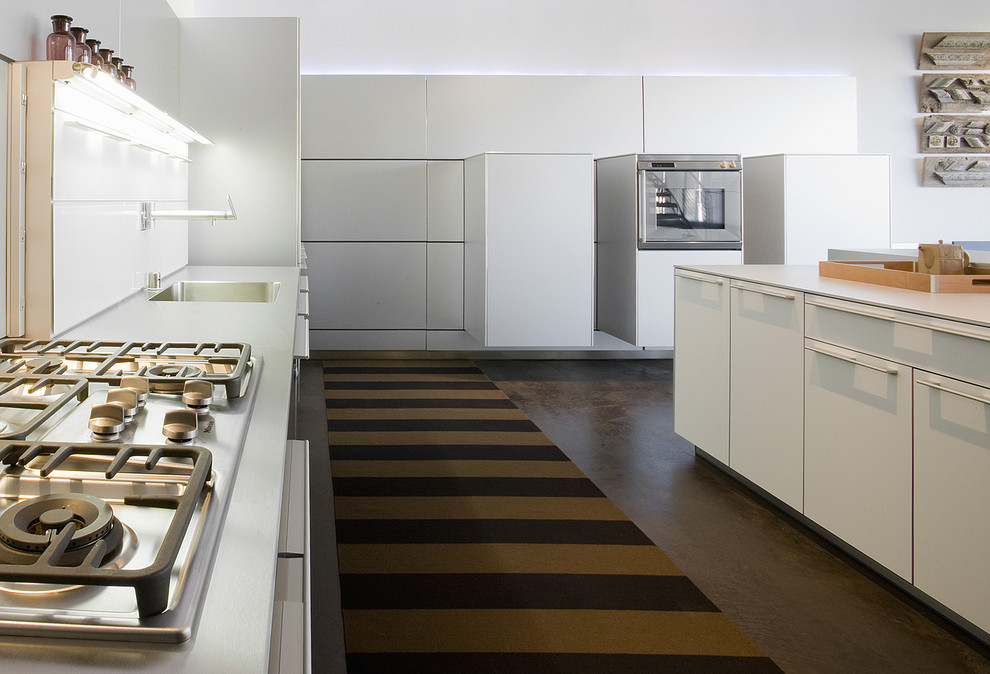 Стильный дизайн: кухня в современном стиле с плоскими фасадами - последний тренд