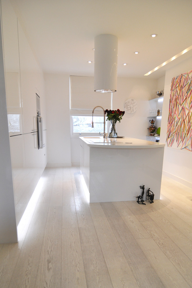 Minimalist Kitchen - Contemporary - Kitchen - London - by Kia Designs