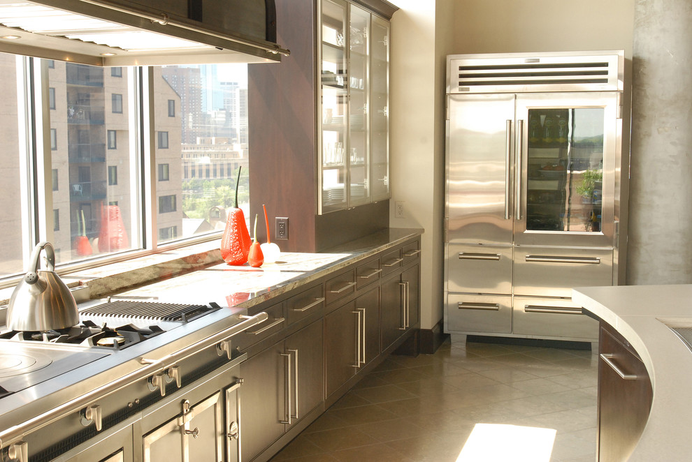 Transitional kitchen photo in Minneapolis