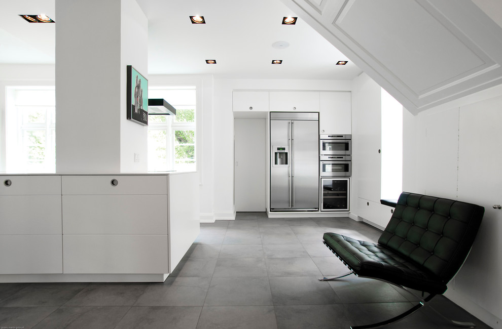 Inspiration for a modern kitchen remodel in Copenhagen