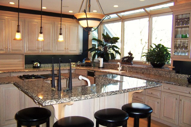 Mixing Modern & Traditional - Traditional - Kitchen - Chicago - by