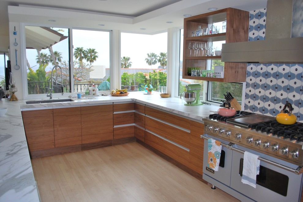 Kitchen - kitchen idea in Los Angeles