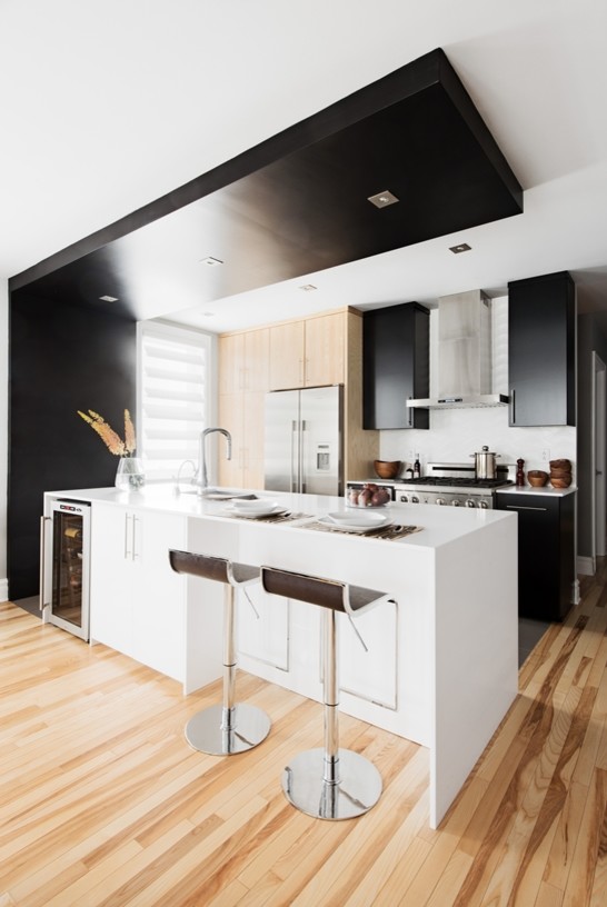 Modern Black And White Kitchen Cuisine Moderne Noir Et Blanc Modern Kitchen Montreal By K Intérieurs