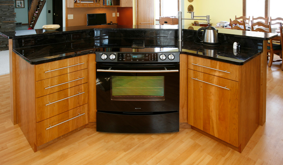 Modern cherry kitchen Modern Kitchen New York by Essential Home