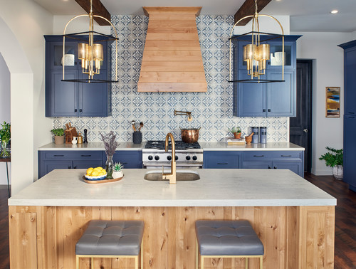 Modern Contemporary Spanish Kitchen In Blue And Rustic Alder Ultracraft Cabinetry Img~5401d20d0b1a768f 8 3796 1 7ac1bca 