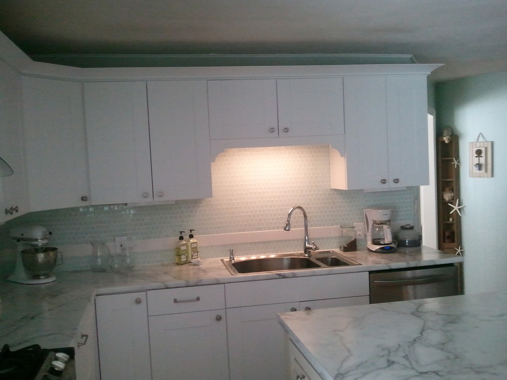 Example of a minimalist kitchen design in Portland Maine