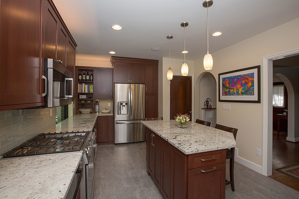 Example of a transitional kitchen design in Cincinnati