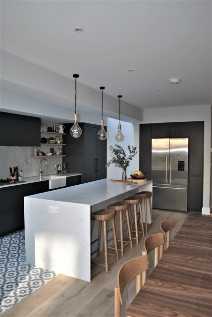 Modern dark grey kitchen with black handles - Contemporary ...