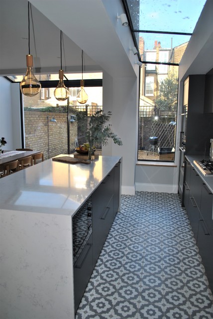 Modern dark grey kitchen with black handles - Contemporary ...