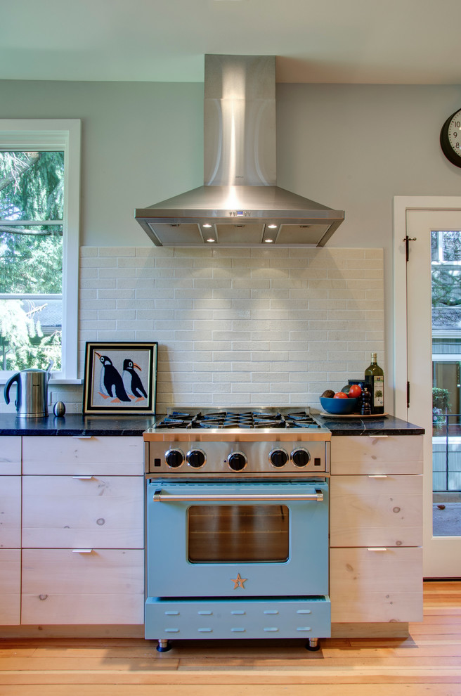 Kitchen - cottage kitchen idea in Portland