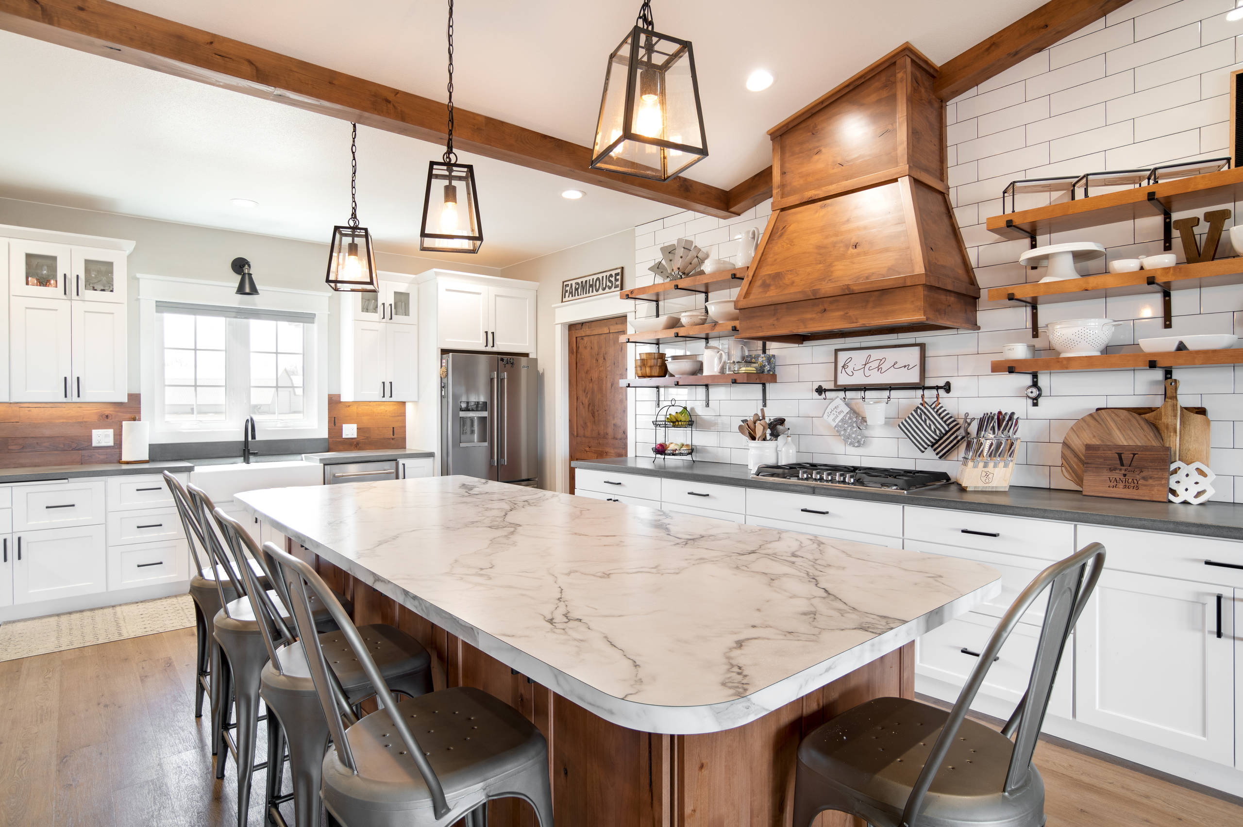 75 Farmhouse Kitchen with Laminate Countertops Ideas You'll Love - July,  2023 | Houzz