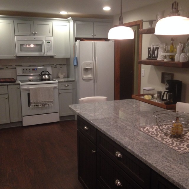 Modern Green Tea Kitchen Remodel with Pebble Kitchen Island Moderne