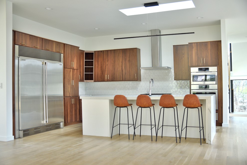 Inspiration for a modern kitchen remodel in Raleigh