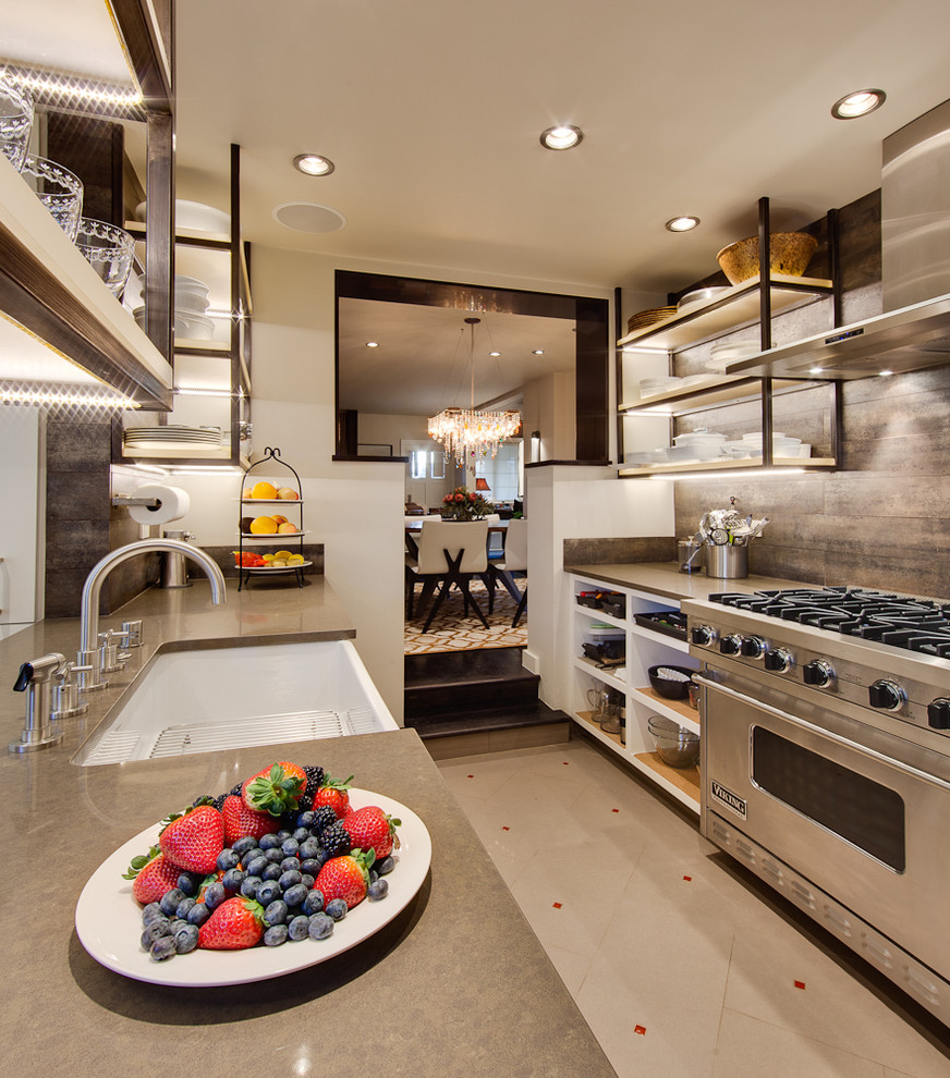 Foto de cocina alargada actual con fregadero sobremueble, armarios abiertos y electrodomésticos de acero inoxidable