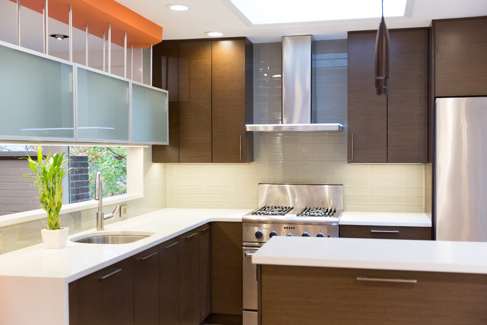 Example of a small minimalist l-shaped light wood floor eat-in kitchen design in DC Metro with an undermount sink, flat-panel cabinets, dark wood cabinets, quartz countertops, gray backsplash, glass tile backsplash, stainless steel appliances and an island