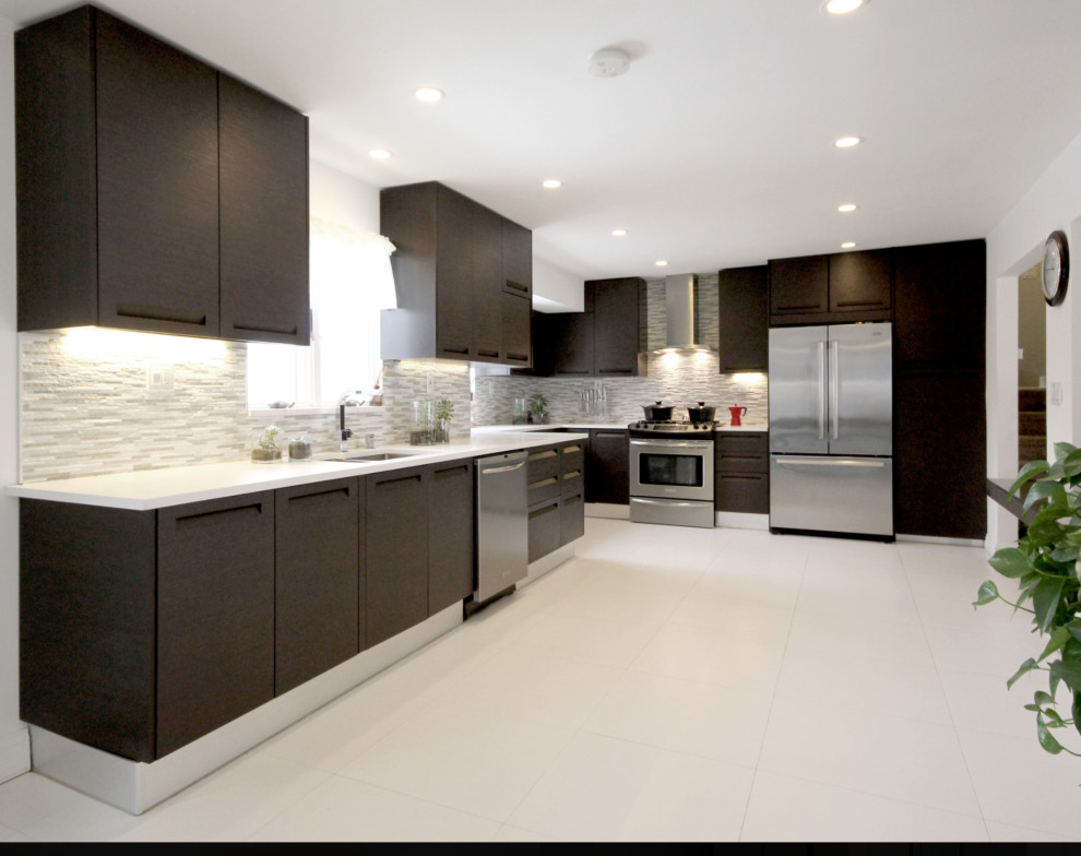 Medium sized contemporary single-wall kitchen/diner in New York.