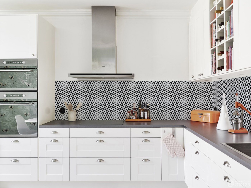 Inspiration for a scandinavian l-shaped kitchen in Orange County with a built-in sink, shaker cabinets, white cabinets, multi-coloured splashback and stainless steel appliances.