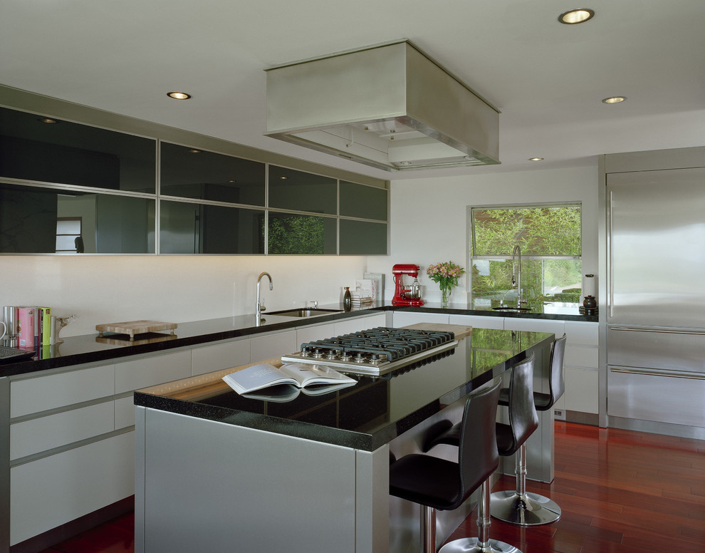 Minimalist kitchen photo in Seattle with stainless steel appliances