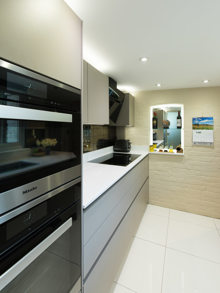Example of a minimalist kitchen design in Kent