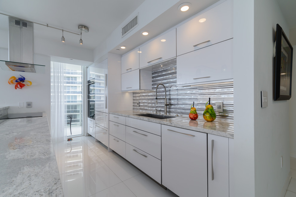 Modern Kitchen in Hallandale, FL Modern Kitchen Miami by Allied