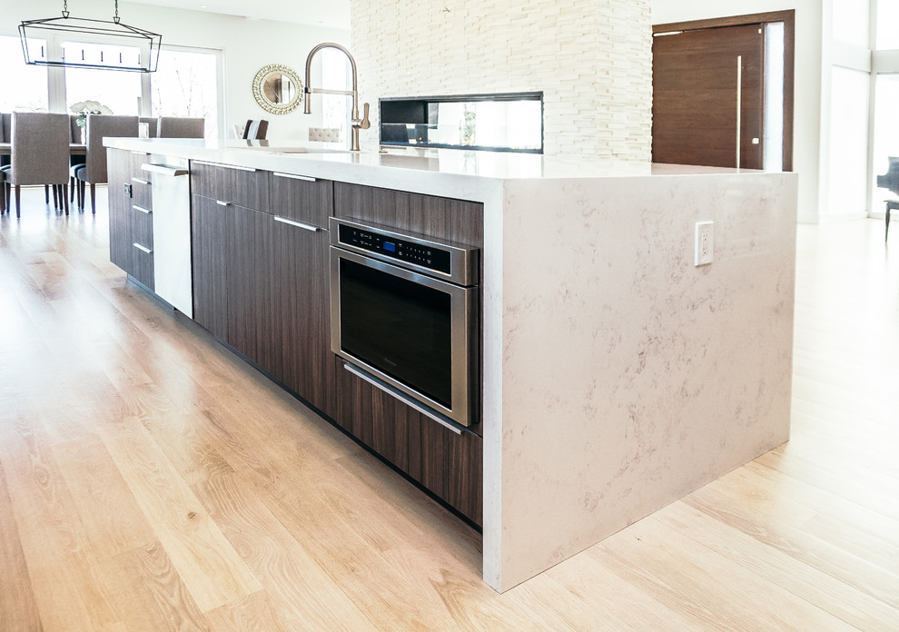 Modern Kitchen in Piper door style with Kona finish Contemporary