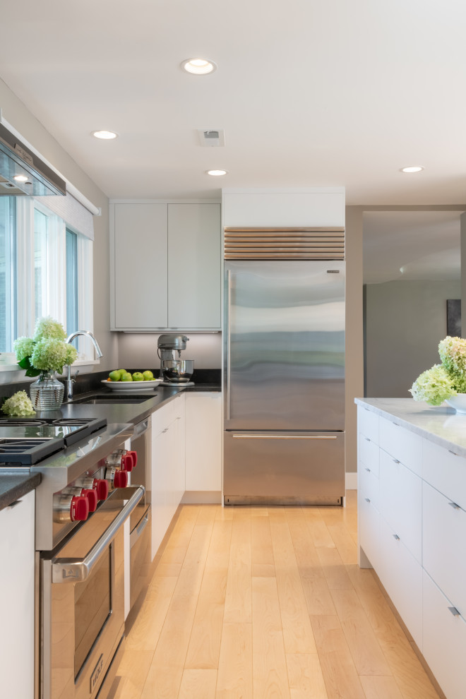 Modern Kitchen in St. Louis Modern Kitchen St Louis by Liston