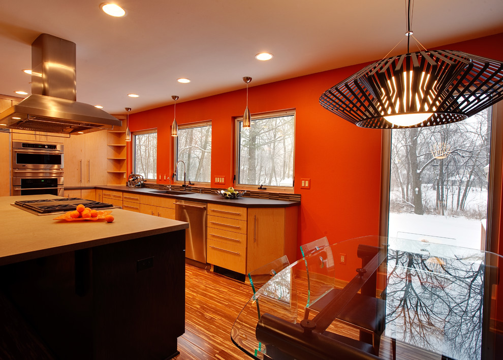 Inspiration for a contemporary kitchen remodel in Milwaukee
