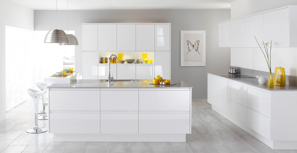 Medium sized modern u-shaped open plan kitchen in Other with an integrated sink, flat-panel cabinets, white cabinets, quartz worktops, stainless steel appliances, ceramic flooring and an island.