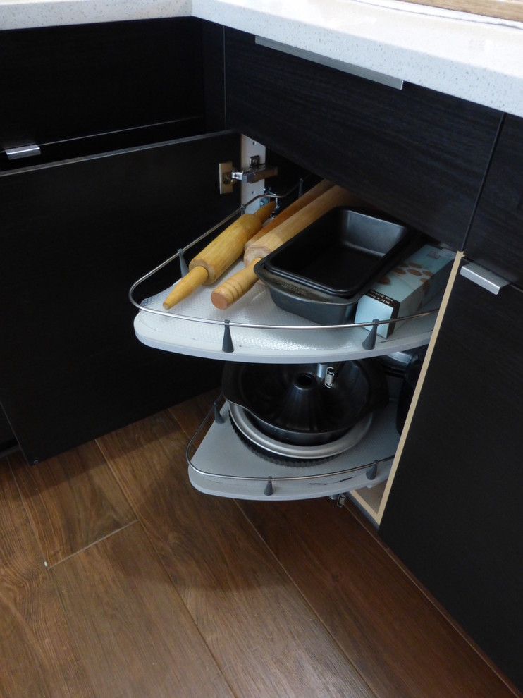 Minimalist kitchen photo in Orlando with dark wood cabinets, quartz countertops and subway tile backsplash