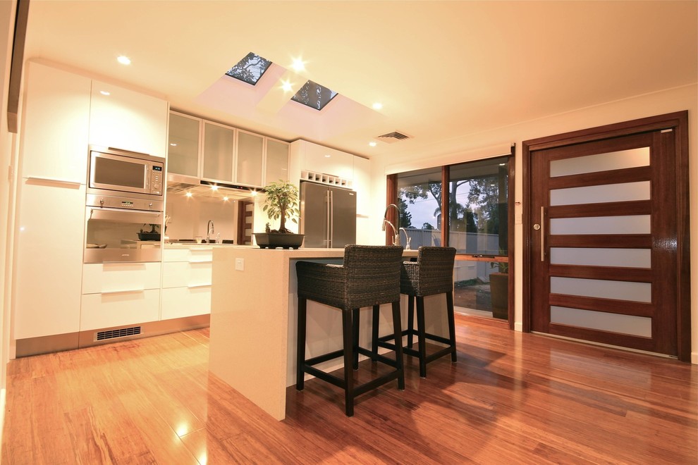 Minimalist kitchen photo in Sydney