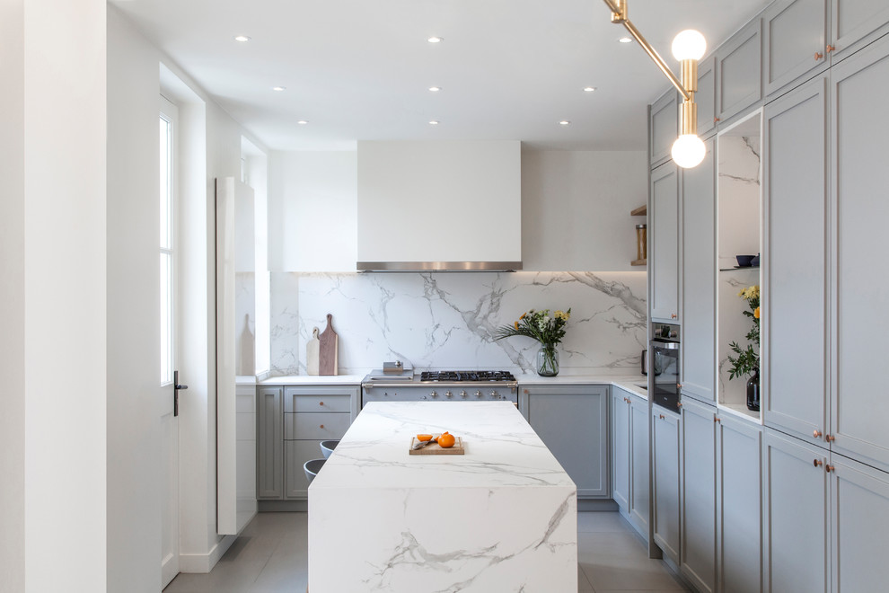 Example of a minimalist kitchen design in Miami