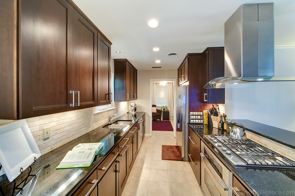 Design ideas for a contemporary kitchen in Dallas.