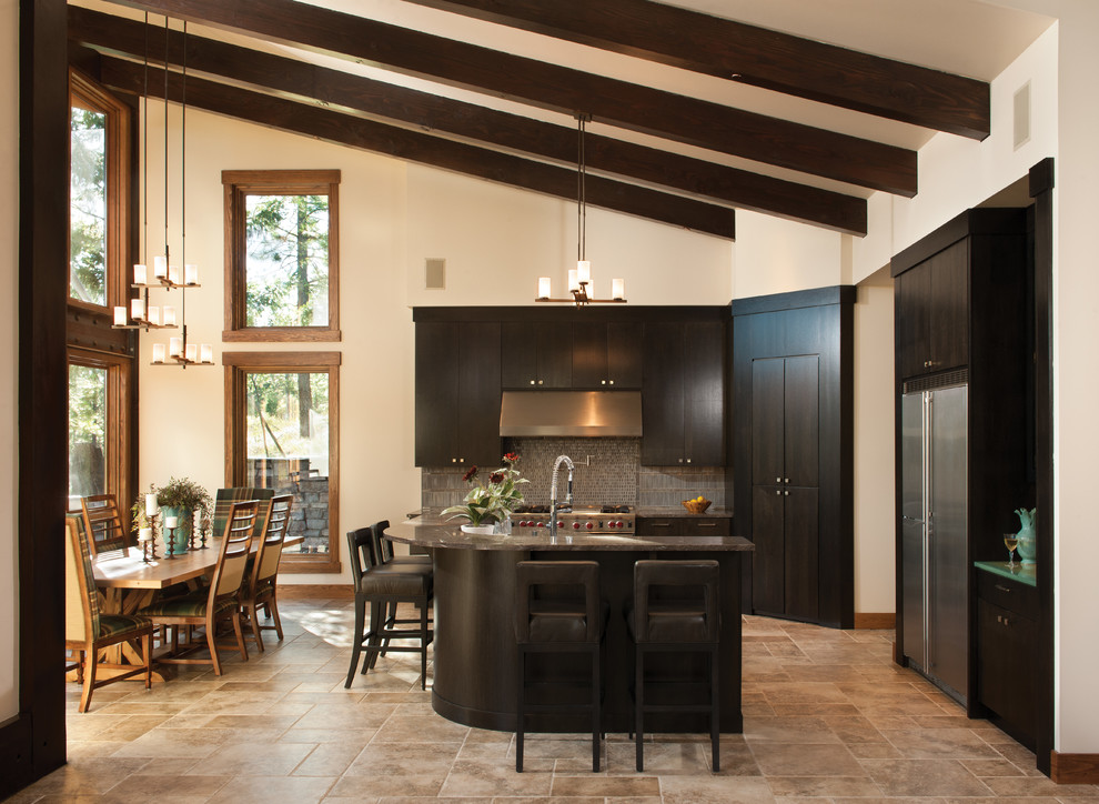 Idee per una cucina moderna di medie dimensioni con ante lisce, ante in legno bruno, paraspruzzi grigio, elettrodomestici in acciaio inossidabile e pavimento con piastrelle in ceramica