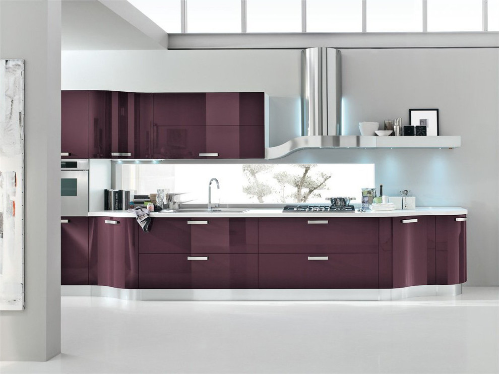 Ispirazione per una grande cucina lineare moderna con lavello da incasso, ante lisce, ante viola, elettrodomestici in acciaio inossidabile, pavimento bianco e top bianco