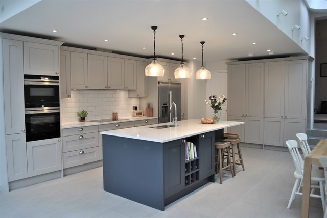 Modern Shaker kitchen in grey with dark island - Modern - Kitchen - London  - by Eclectic Interiors | Houzz IE