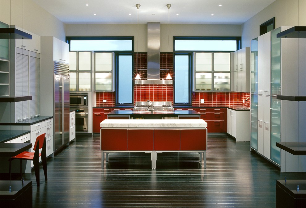 Kitchen - modern kitchen idea in Chicago