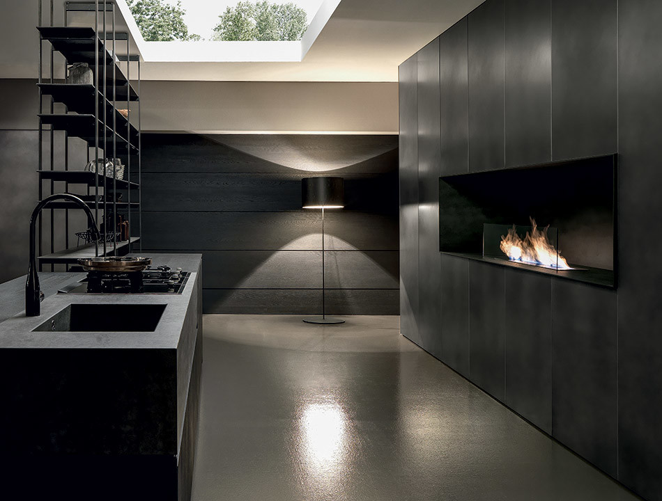 Ispirazione per una cucina parallela moderna con lavello integrato e top grigio