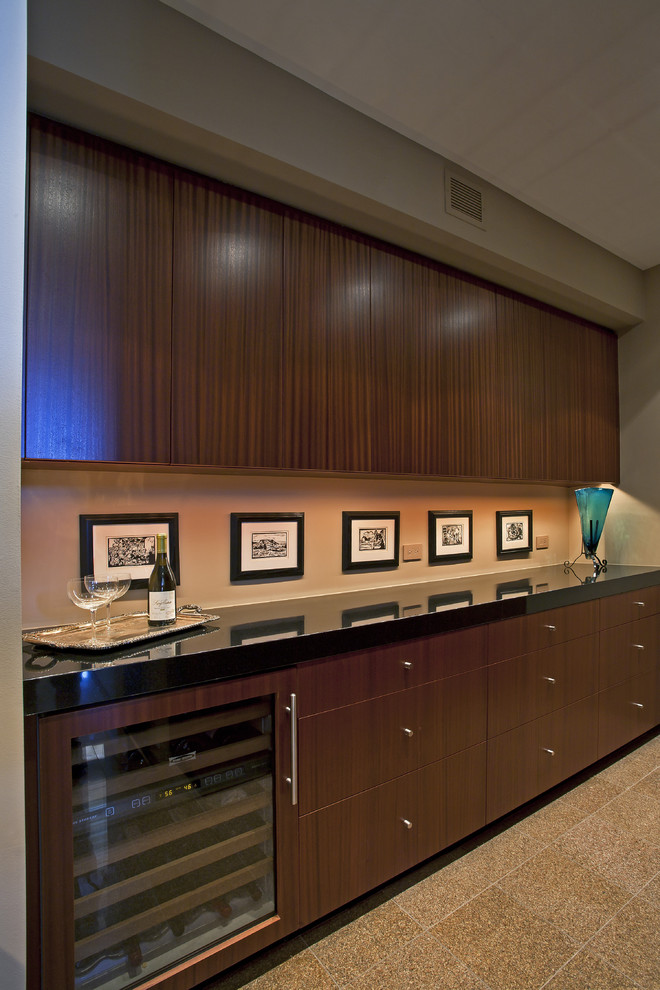 フェニックスにある高級なコンテンポラリースタイルのおしゃれなキッチン (アンダーカウンターシンク、フラットパネル扉のキャビネット、中間色木目調キャビネット) の写真