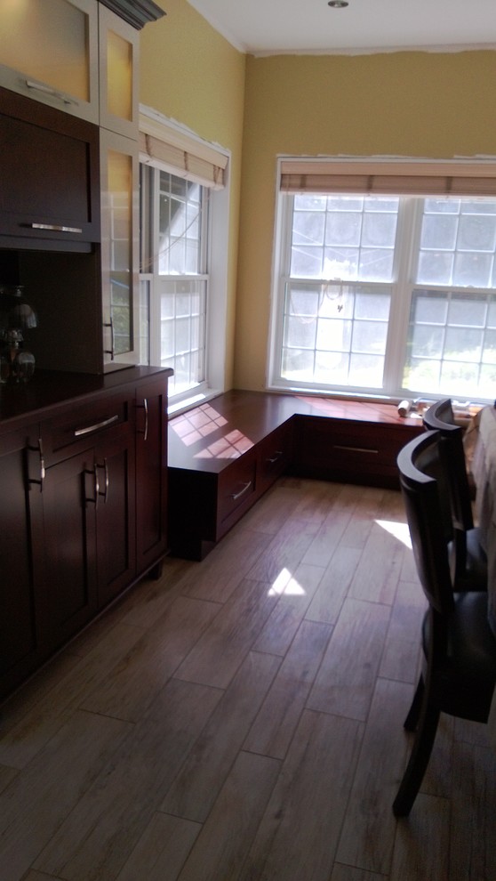 Photo of a contemporary kitchen in Ottawa.