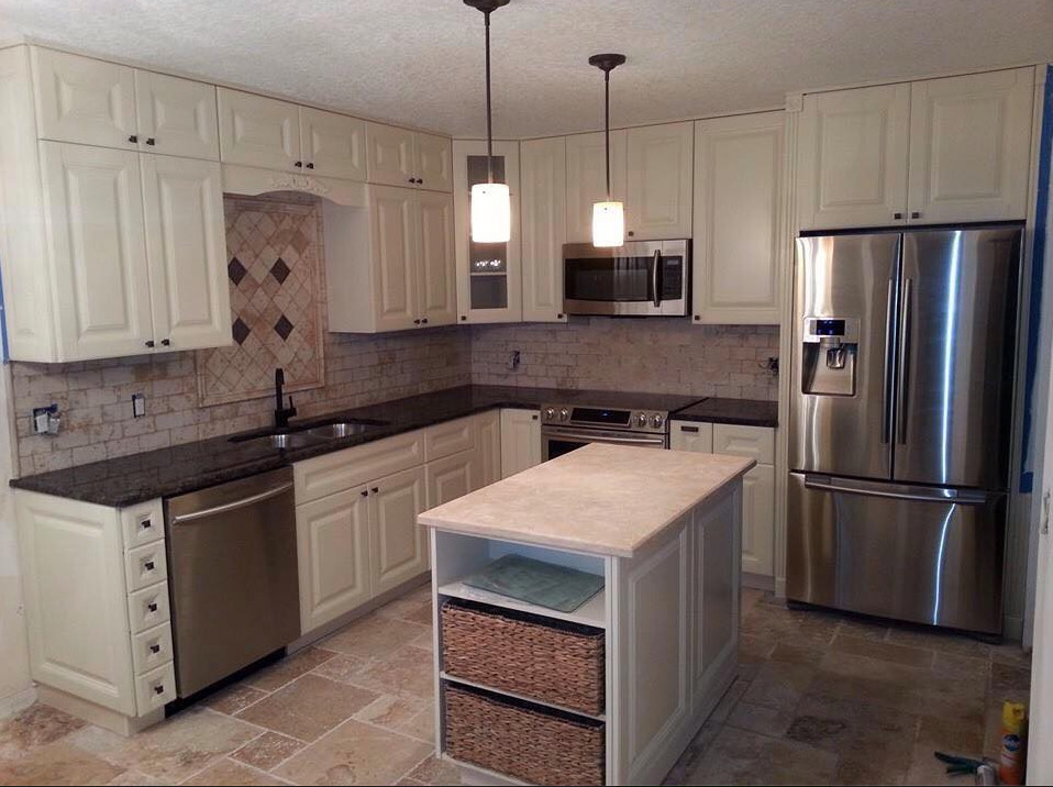 Photo of a medium sized classic u-shaped open plan kitchen in Tampa with stone tiled splashback, stainless steel appliances, a submerged sink, shaker cabinets, white cabinets, marble worktops, beige splashback, travertine flooring, an island and beige floors.