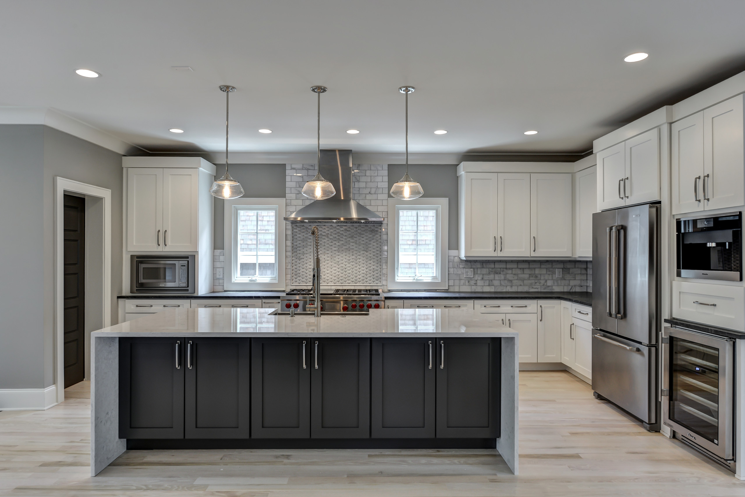 75 Beautiful Kitchen With Stone Tile Backsplash Pictures Ideas May 2021 Houzz
