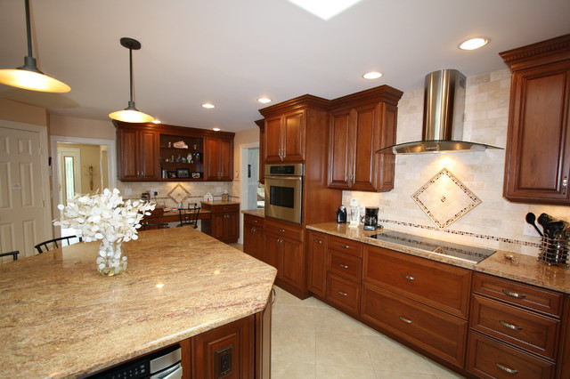 A Short Hills, NJ Contemporary Kitchen - The Kitchen Classics Elementor  Staging