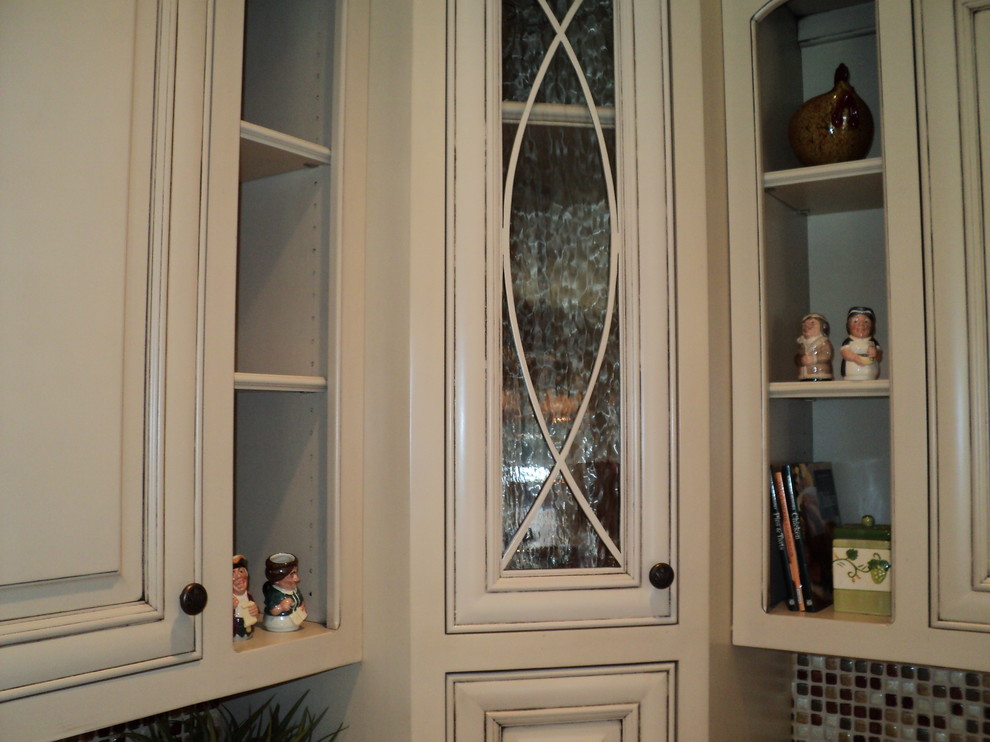 Elegant kitchen photo in Nashville